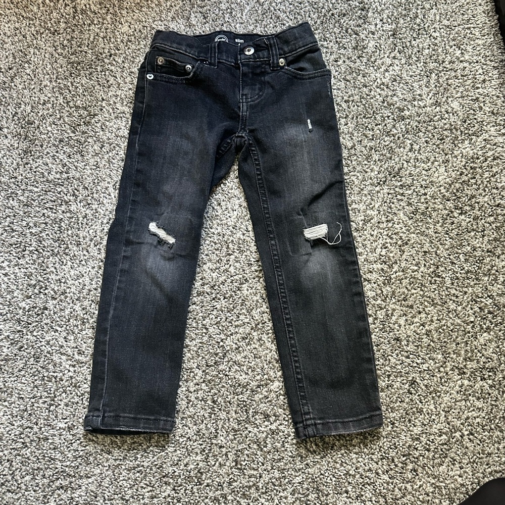 Black Skinny jeans with rip detailing
